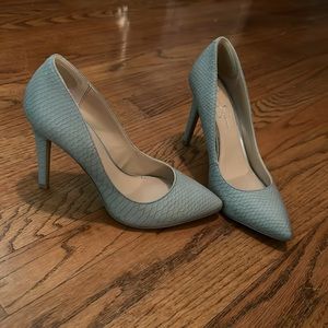 Jessica Simpson Gray Faux Reptile 4” Heels, Size 8